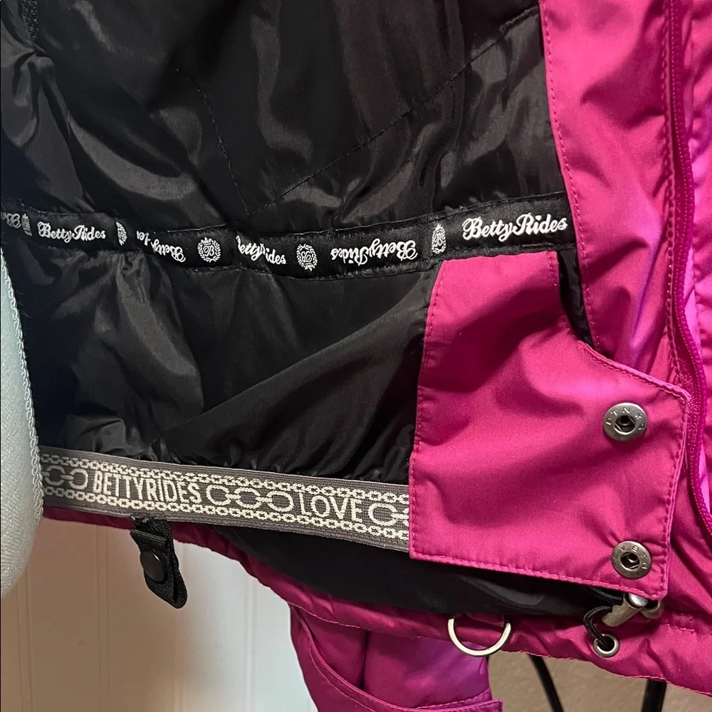 Betty Rides Women's Pink Hooded Snowboarding Jacket - Picture 10 of 16
